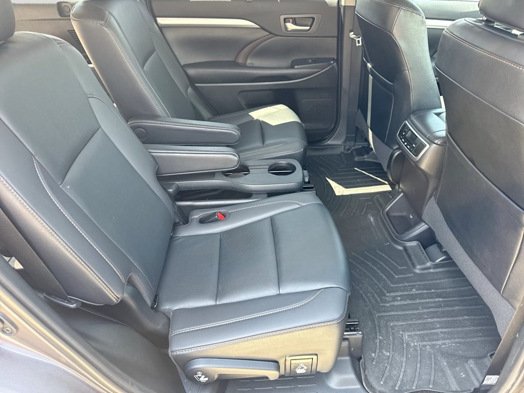 Thumbnail: 2019 Toyota Highlander - 27