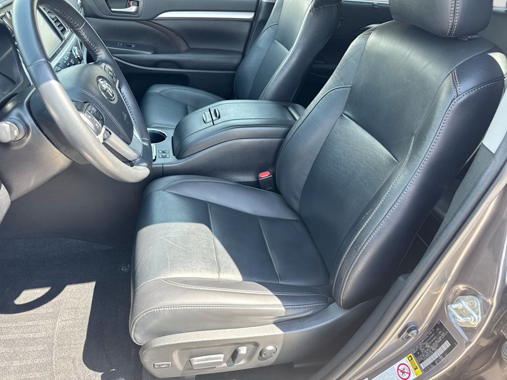 Thumbnail: 2019 Toyota Highlander - 10