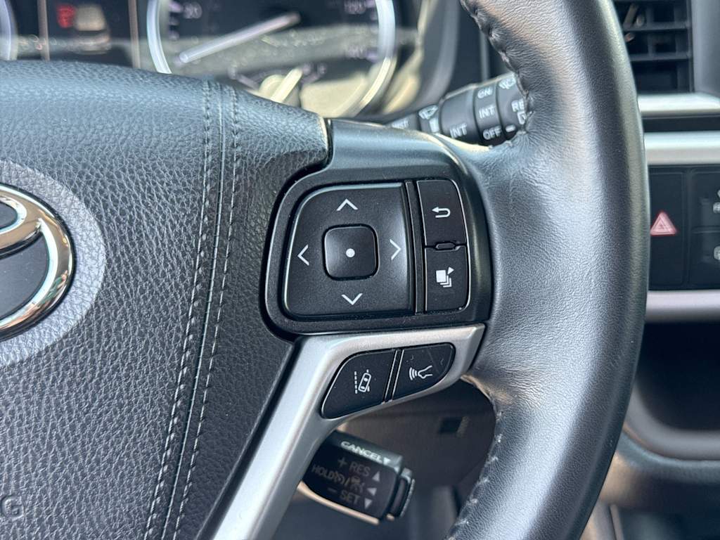 Thumbnail: 2019 Toyota Highlander - 30