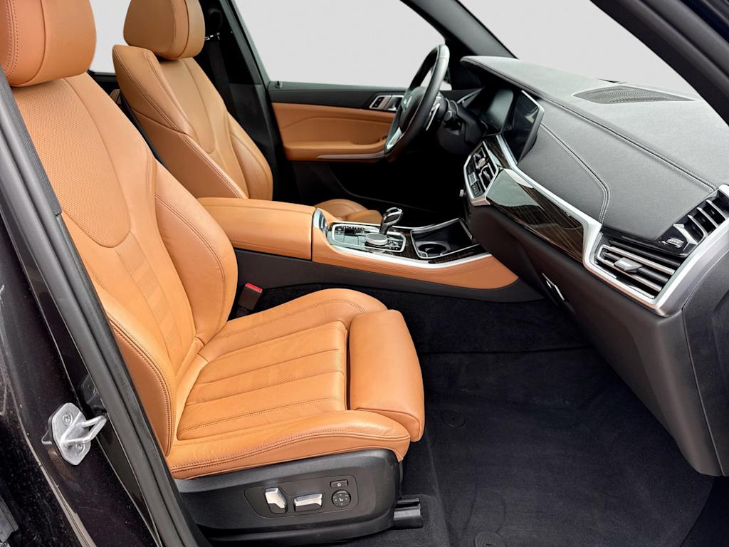 Thumbnail: 2021 BMW X5 - 11