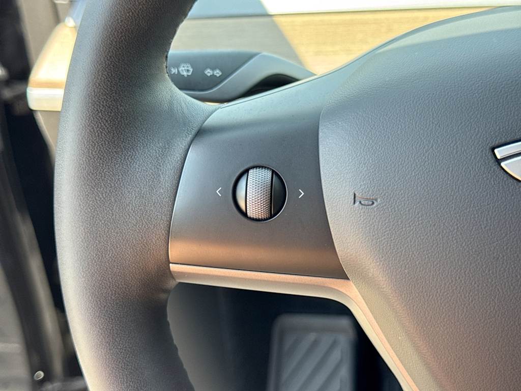Thumbnail: 2023 Tesla Model Y - 28