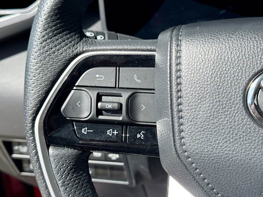 Thumbnail: 2023 Toyota Sequoia - 32