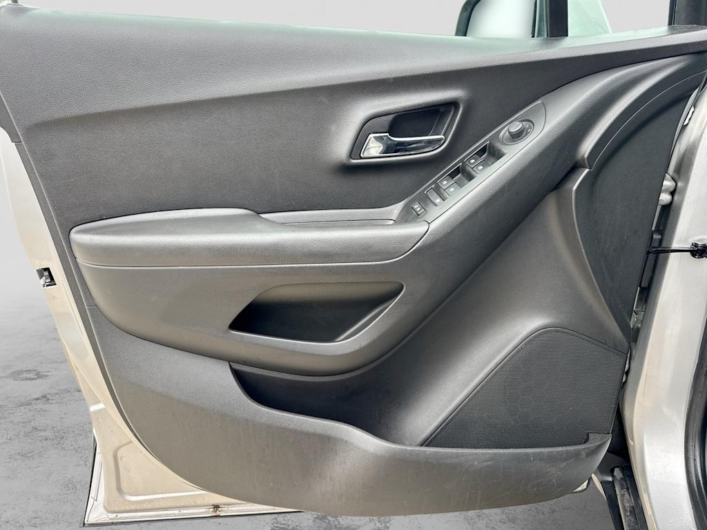 Thumbnail: 2019 Chevrolet Trax - 32