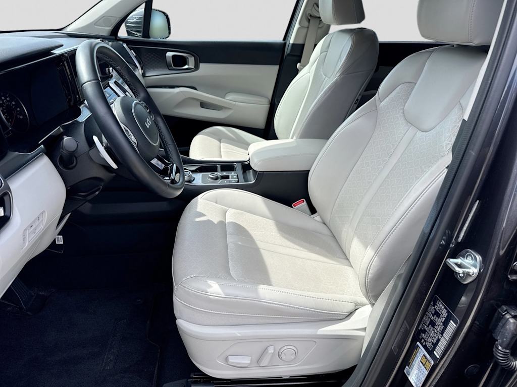 Thumbnail: 2023 Kia Sorento - 10