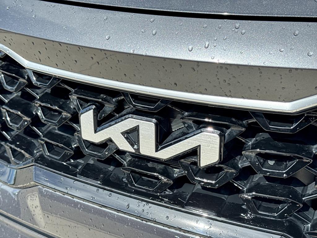 Thumbnail: 2023 Kia Sorento - 7