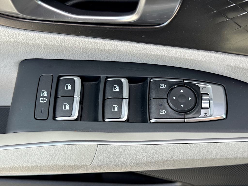 Thumbnail: 2023 Kia Sorento - 25