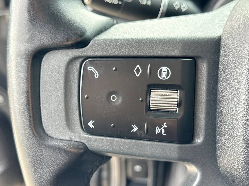 Thumbnail: 2025 Land Rover Defender - 29