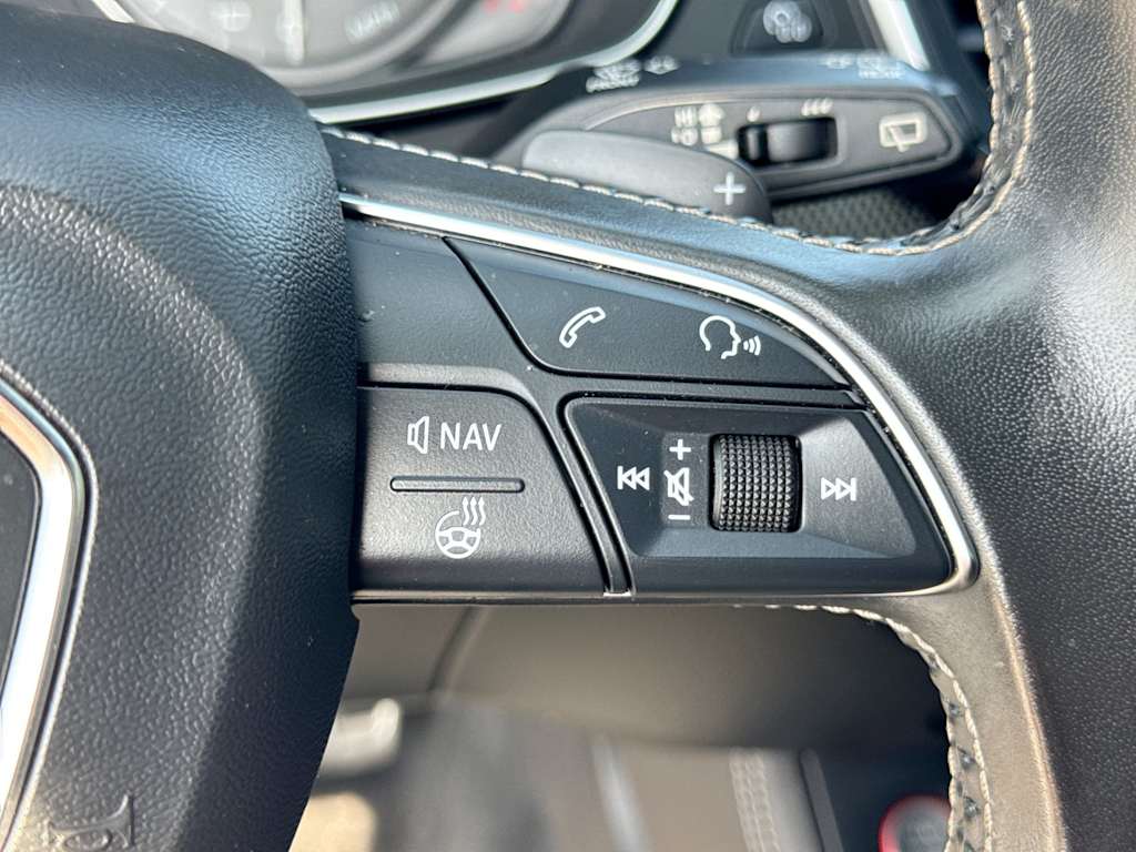 Thumbnail: 2018 Audi SQ5 - 31