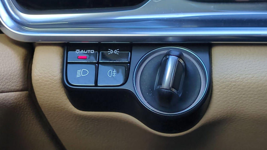 Thumbnail: 2020 Porsche Panamera - 29