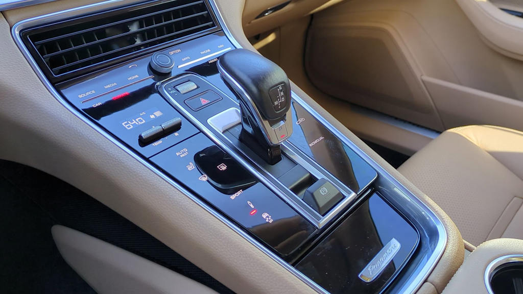 Thumbnail: 2020 Porsche Panamera - 34