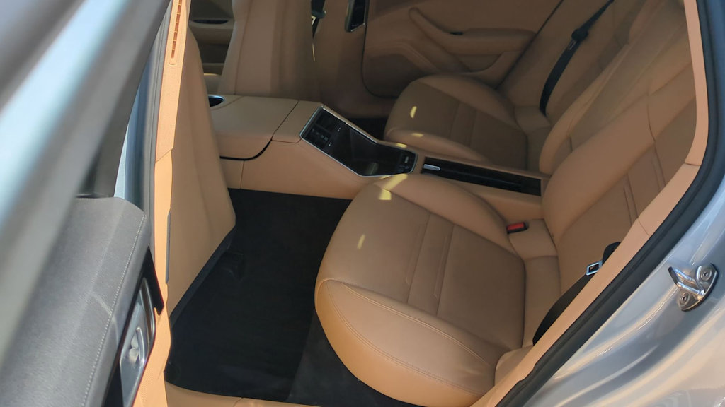 Thumbnail: 2020 Porsche Panamera - 23