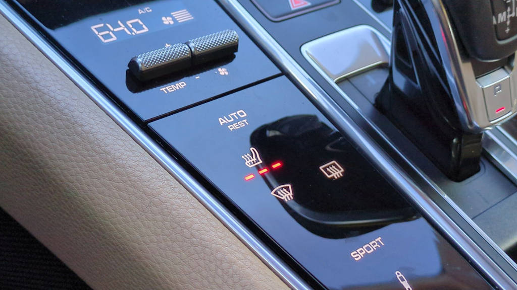 Thumbnail: 2020 Porsche Panamera - 35