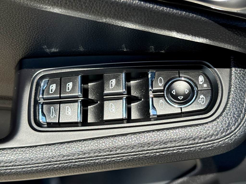 Thumbnail: 2018 Porsche Macan - 24