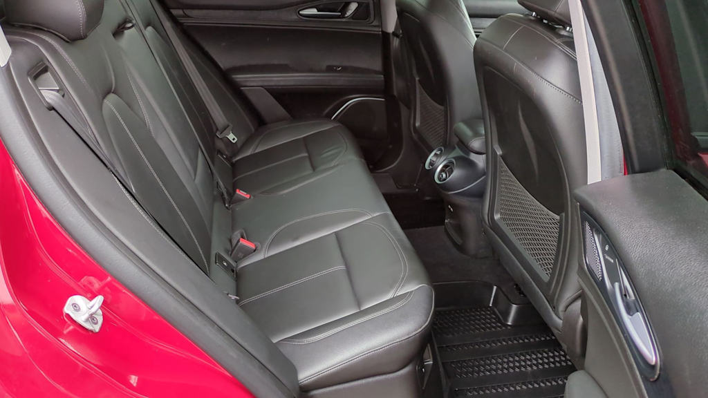 Thumbnail: 2021 Alfa Romeo Stelvio - 26