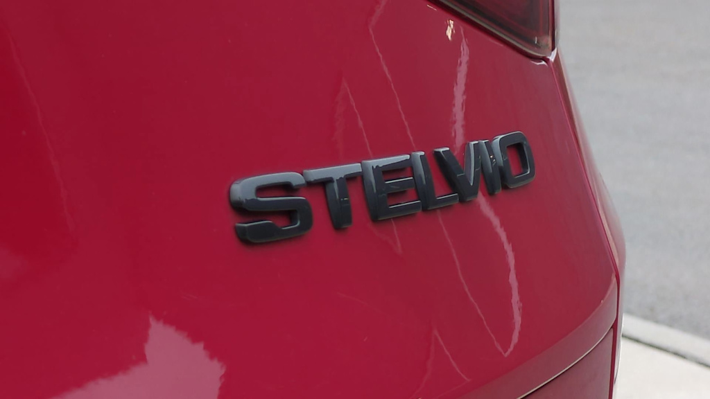 Thumbnail: 2021 Alfa Romeo Stelvio - 23