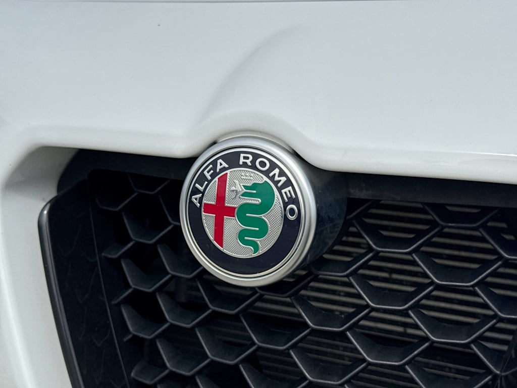 Thumbnail: 2023 Alfa Romeo Stelvio - 7