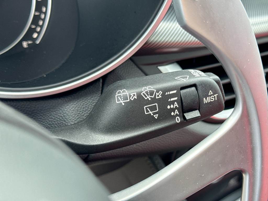 Thumbnail: 2023 Alfa Romeo Stelvio - 32