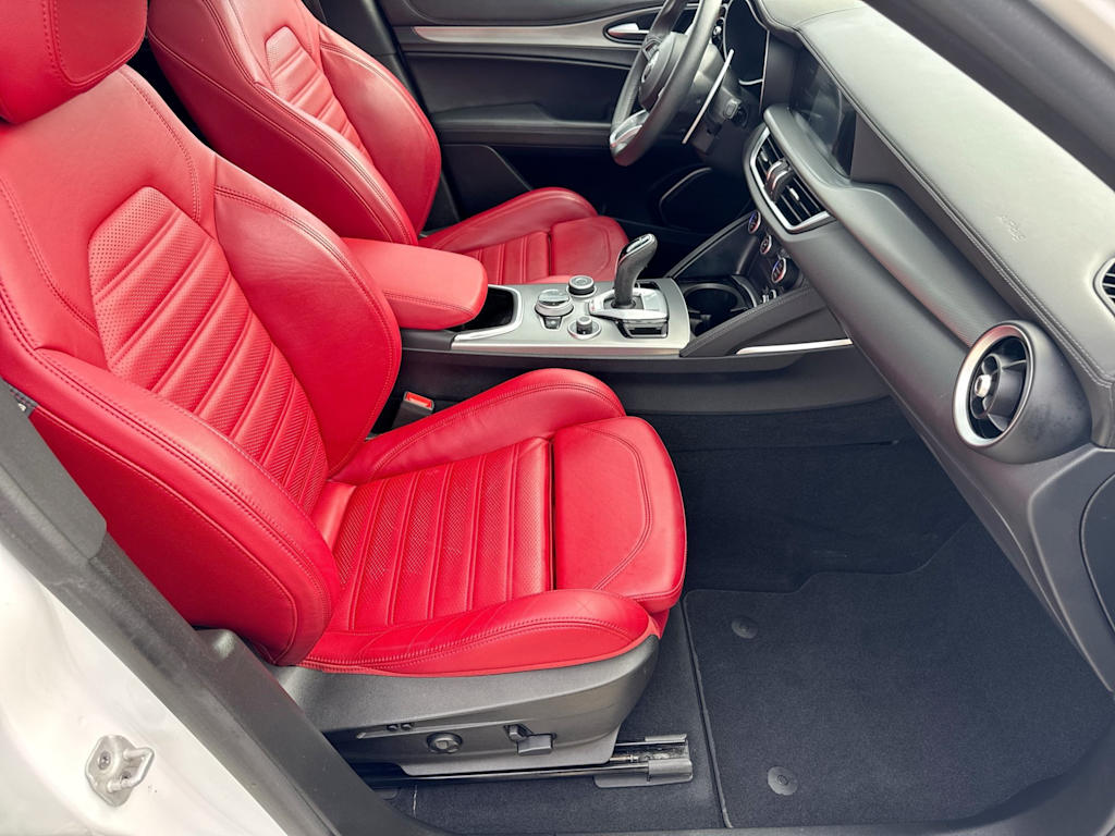 Thumbnail: 2023 Alfa Romeo Stelvio - 11
