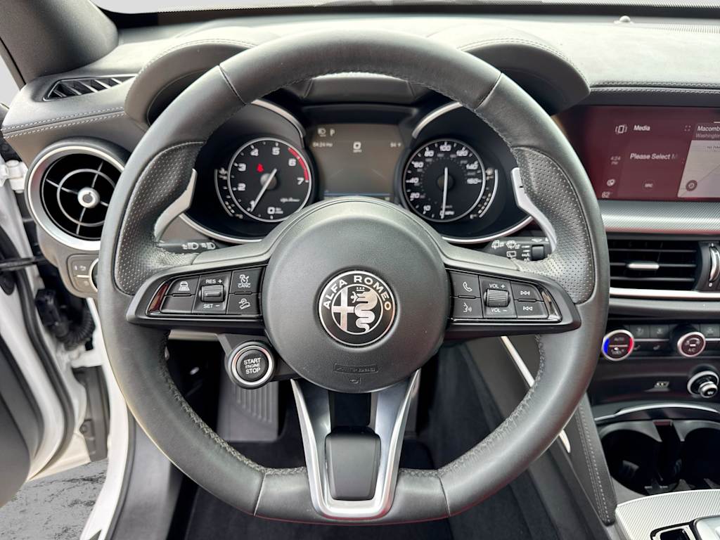 Thumbnail: 2023 Alfa Romeo Stelvio - 13
