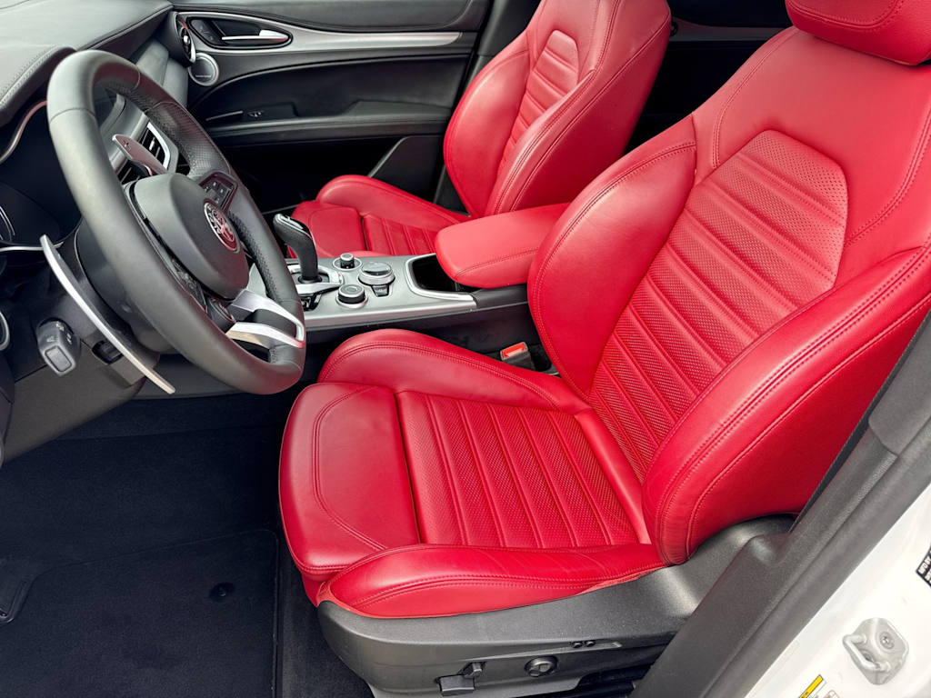 Thumbnail: 2023 Alfa Romeo Stelvio - 10