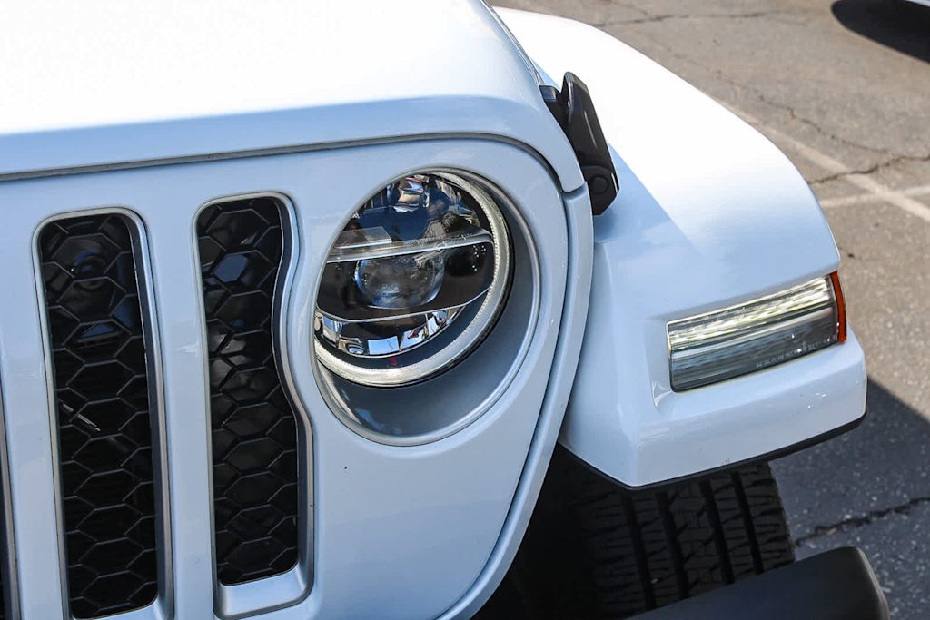 Thumbnail: 2022 Jeep Wrangler - 21