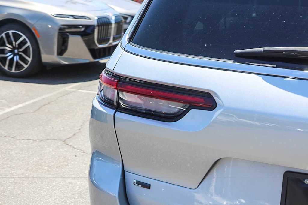 Thumbnail: 2022 Jeep Grand Cherokee L - 21