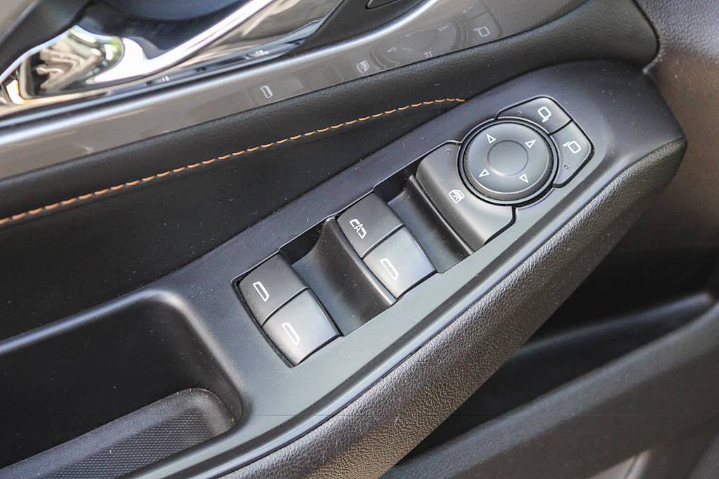 Thumbnail: 2021 Chevrolet Traverse - 26
