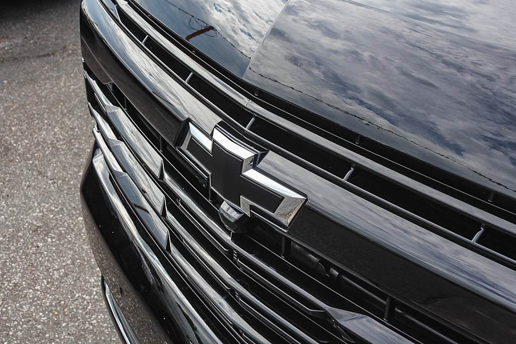 Thumbnail: 2025 Chevrolet Suburban - 21