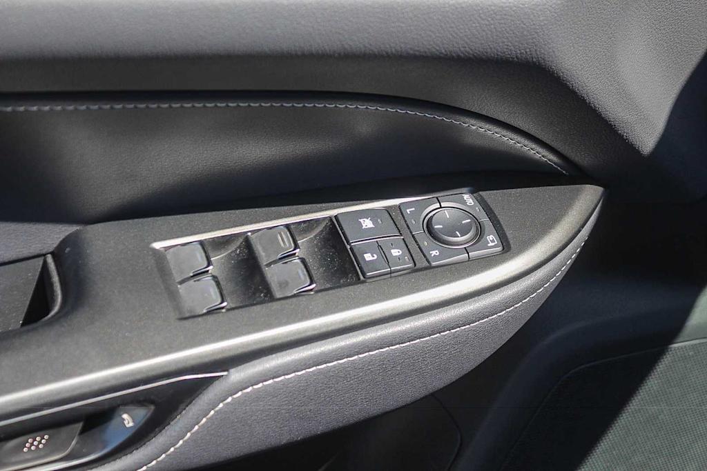 Thumbnail: 2025 Lexus ES - 24