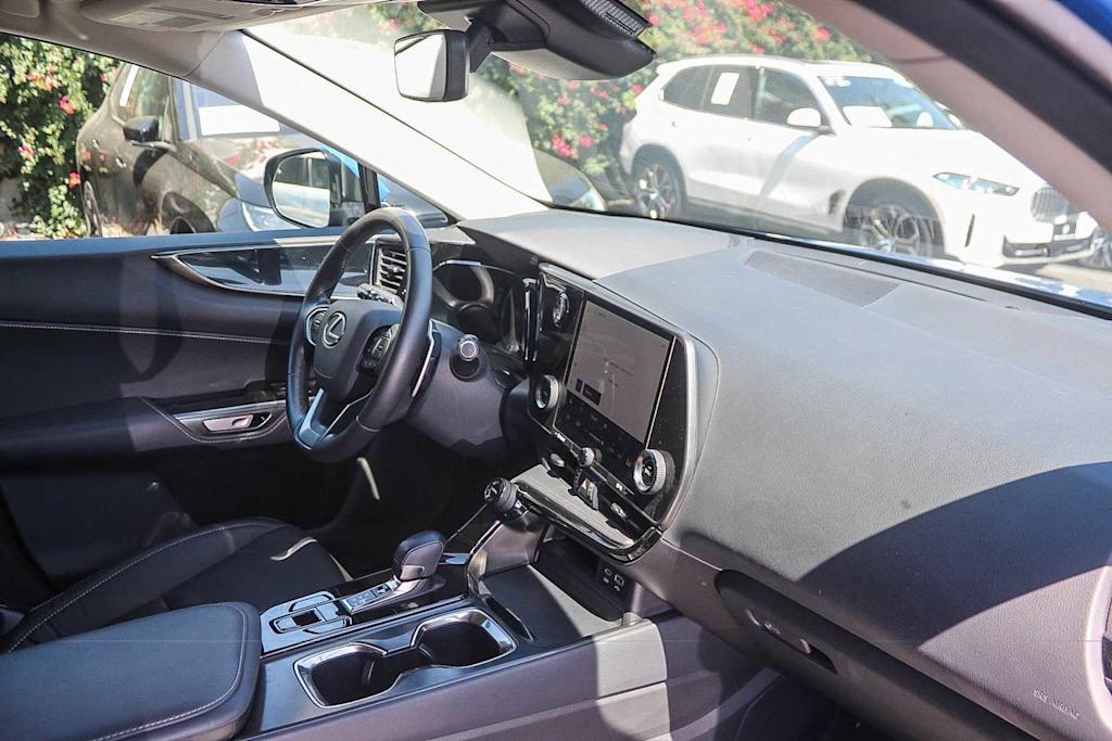 Thumbnail: 2025 Lexus ES - 9