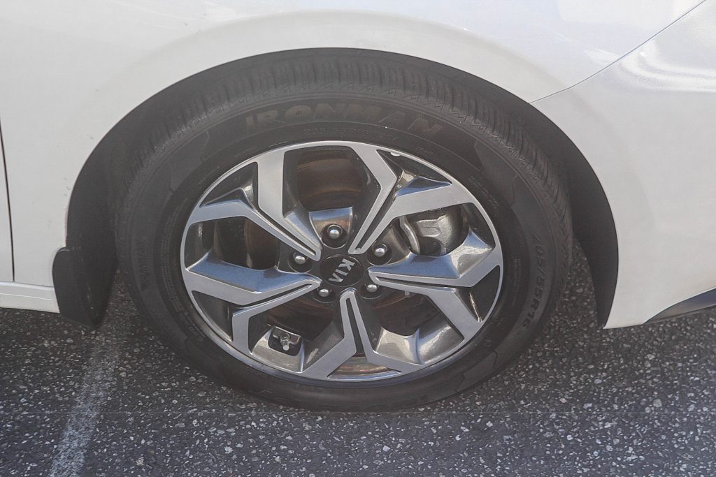 Thumbnail: 2020 Kia Forte - 27