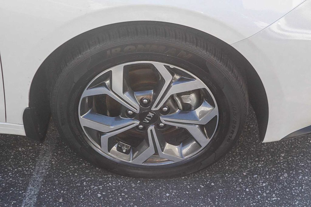 Thumbnail: 2020 Kia Forte - 28