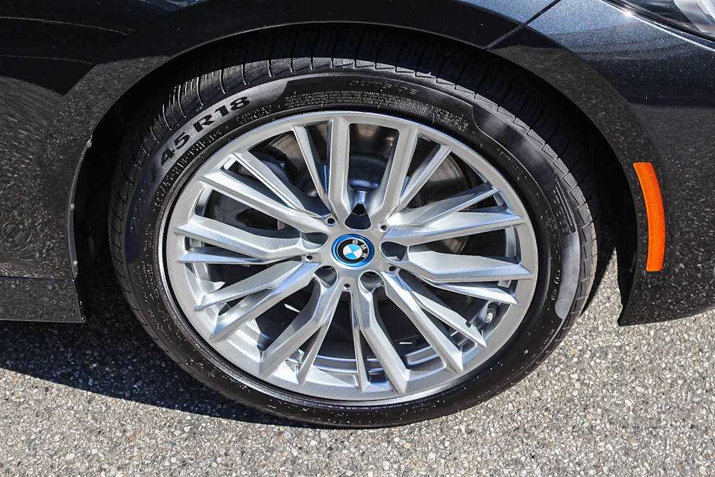 Thumbnail: 2023 BMW 3 Series - 21