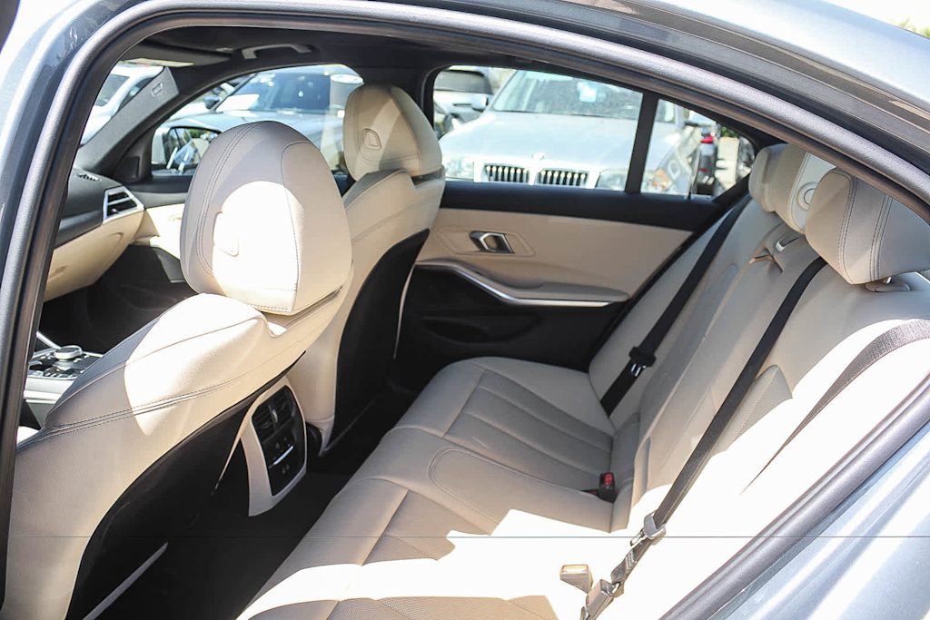 Thumbnail: 2026 BMW 3 Series - 10