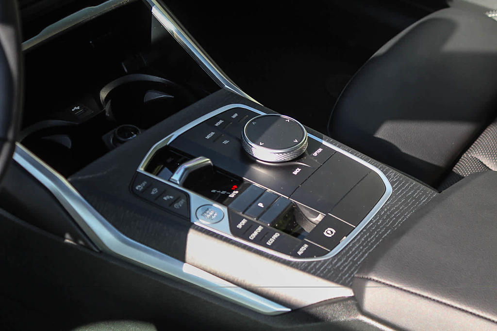 Thumbnail: 2026 BMW 3 Series - 15