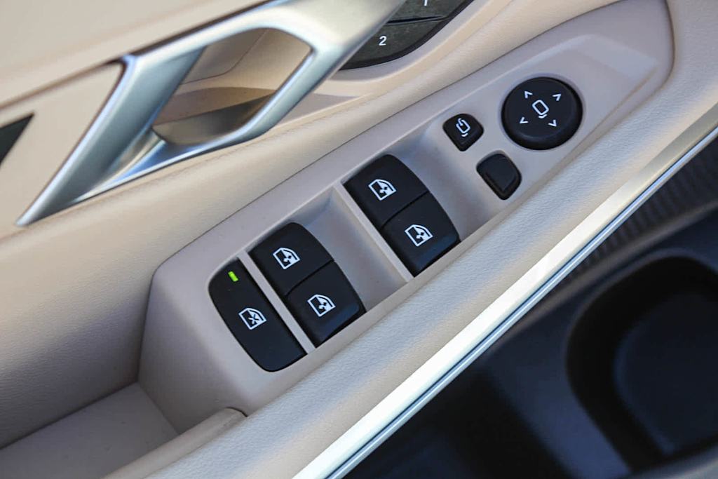 Thumbnail: 2025 BMW 3 Series - 22