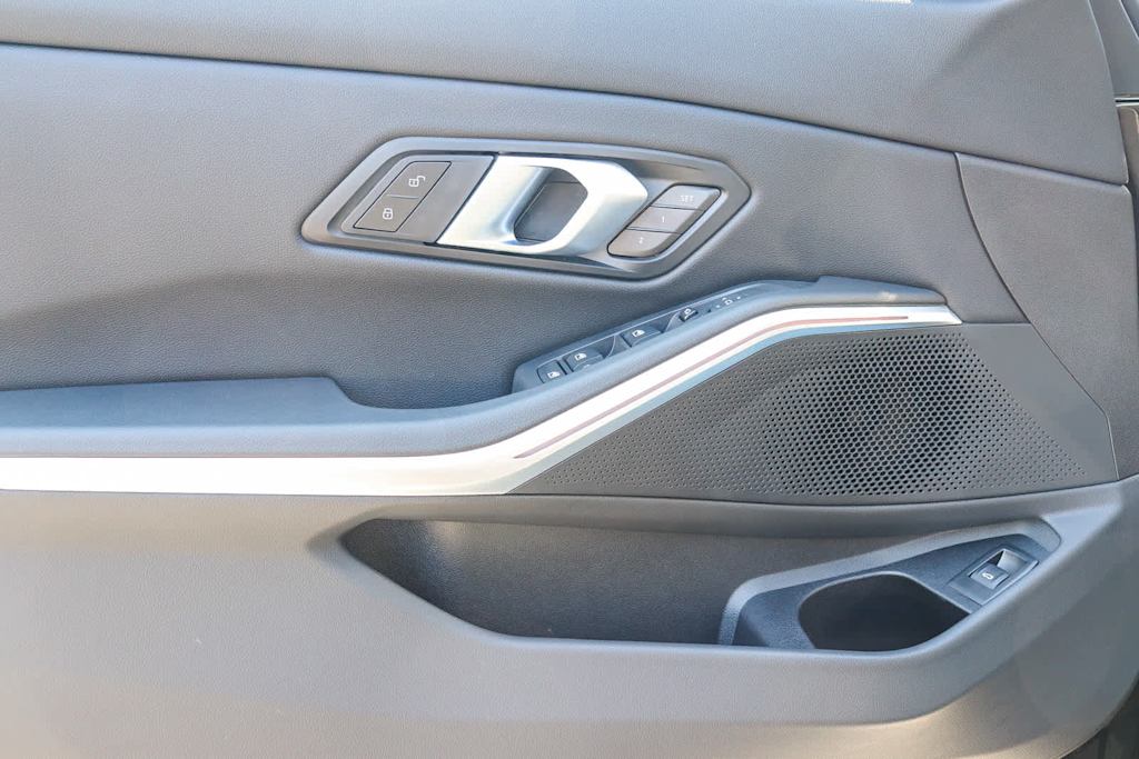 Thumbnail: 2026 BMW 3 Series - 26