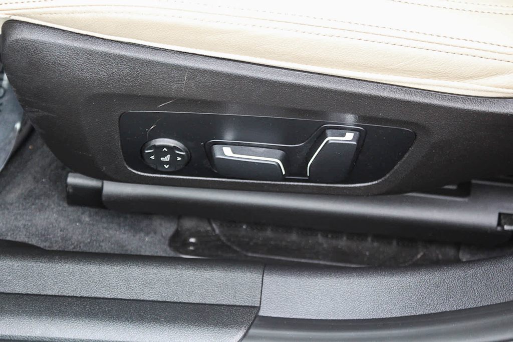 Thumbnail: 2025 BMW 3 Series - 26