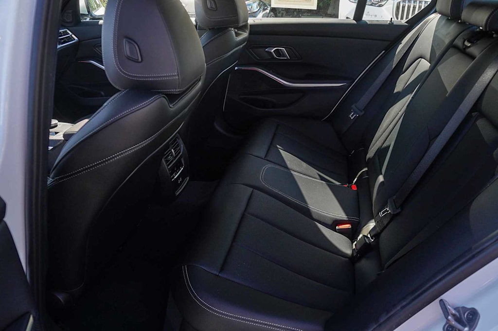 Thumbnail: 2026 BMW 3 Series - 12
