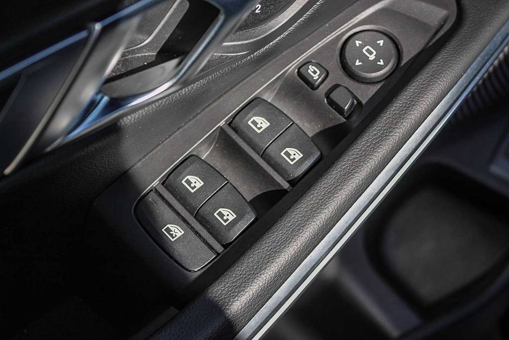 Thumbnail: 2023 BMW 3 Series - 25