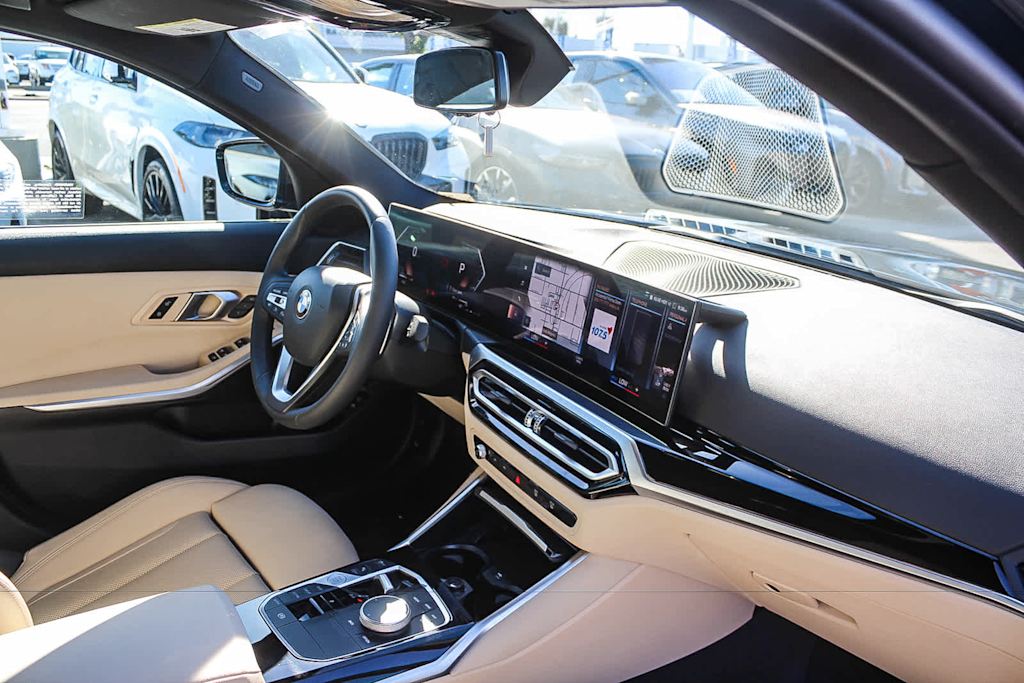 Thumbnail: 2024 BMW 3 Series - 10