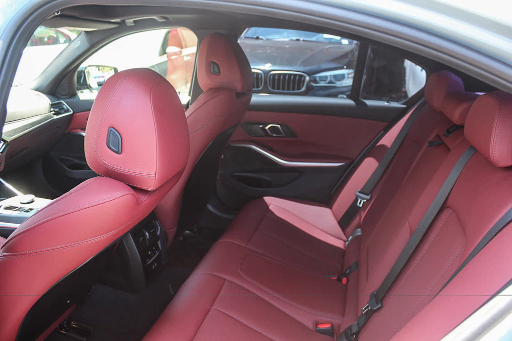 Thumbnail: 2024 BMW 3 Series - 11