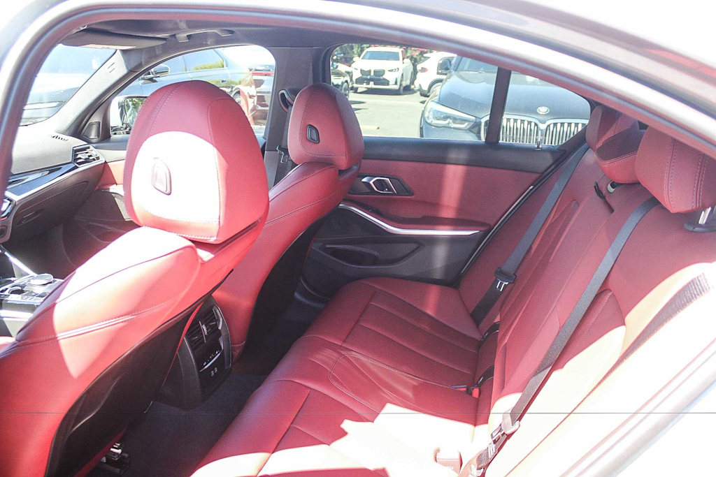 Thumbnail: 2024 BMW 3 Series - 10
