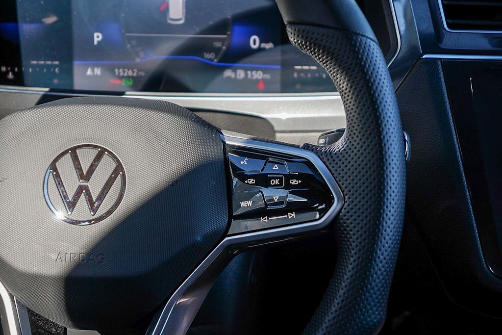 Thumbnail: 2022 Volkswagen Tiguan - 23