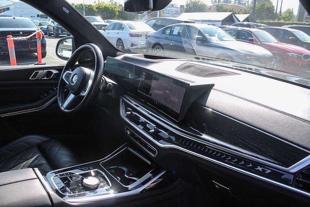 Thumbnail: 2024 BMW X7 - 12