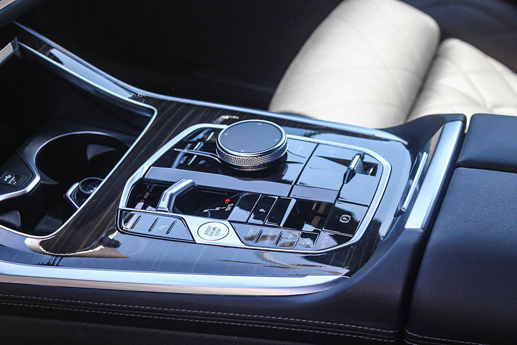Thumbnail: 2024 BMW X7 - 15
