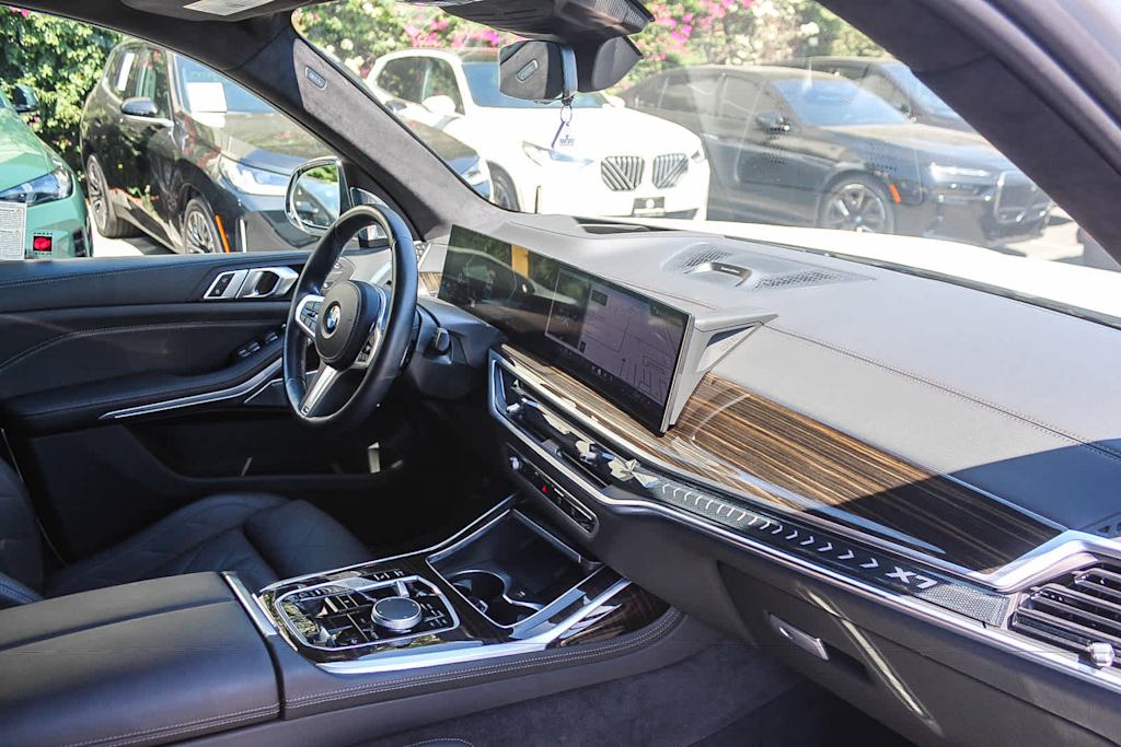 Thumbnail: 2024 BMW X7 - 13