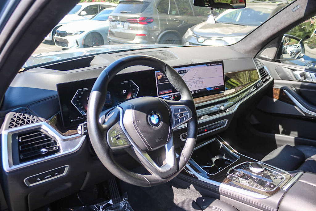 Thumbnail: 2024 BMW X7 - 12
