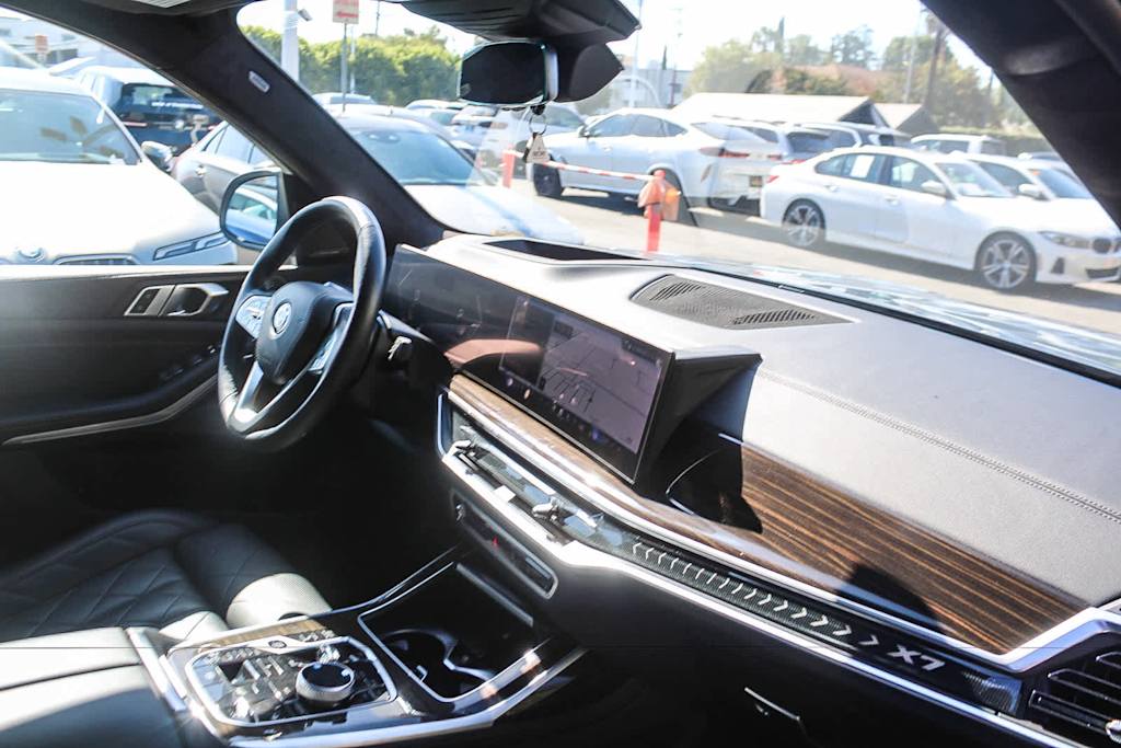 Thumbnail: 2024 BMW X7 - 11