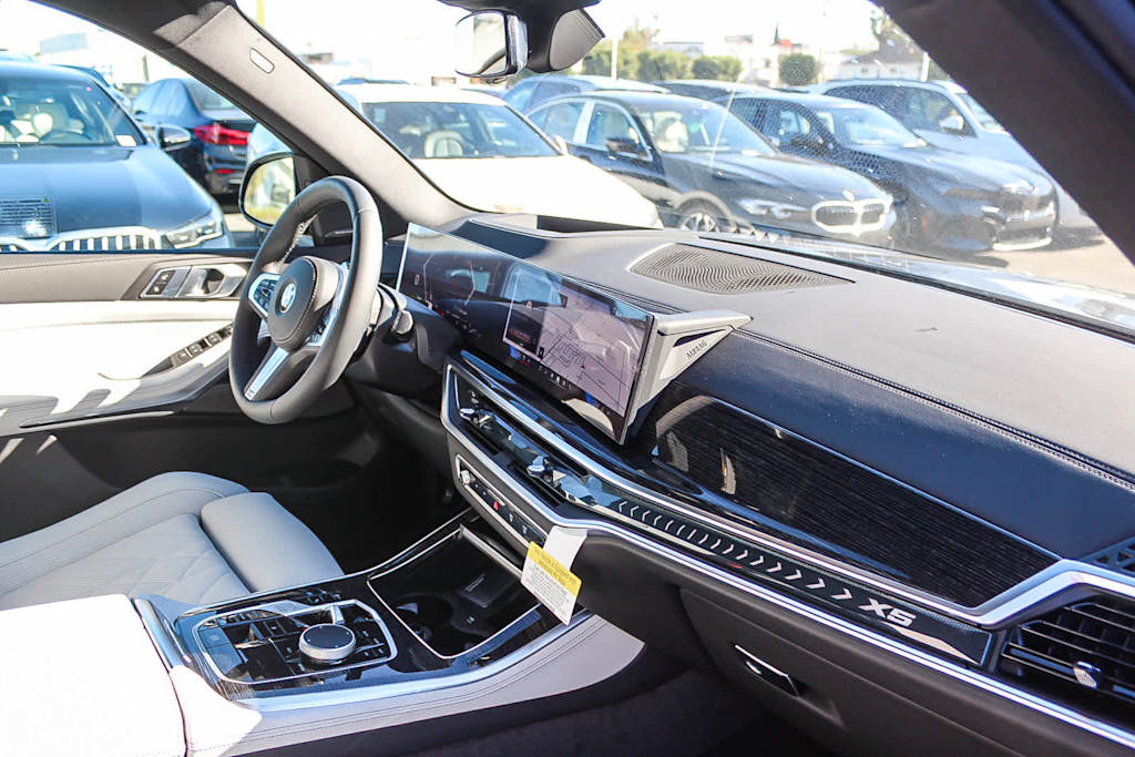 Thumbnail: 2026 BMW X5 - 10